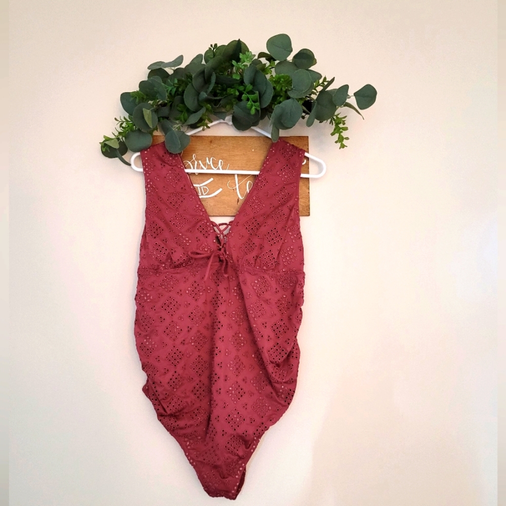 Maternity bathing suit- A pea in the pod